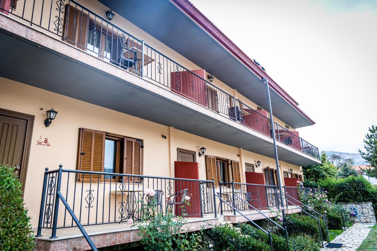 Enastron Hotel Kalavryta Eksteriør billede