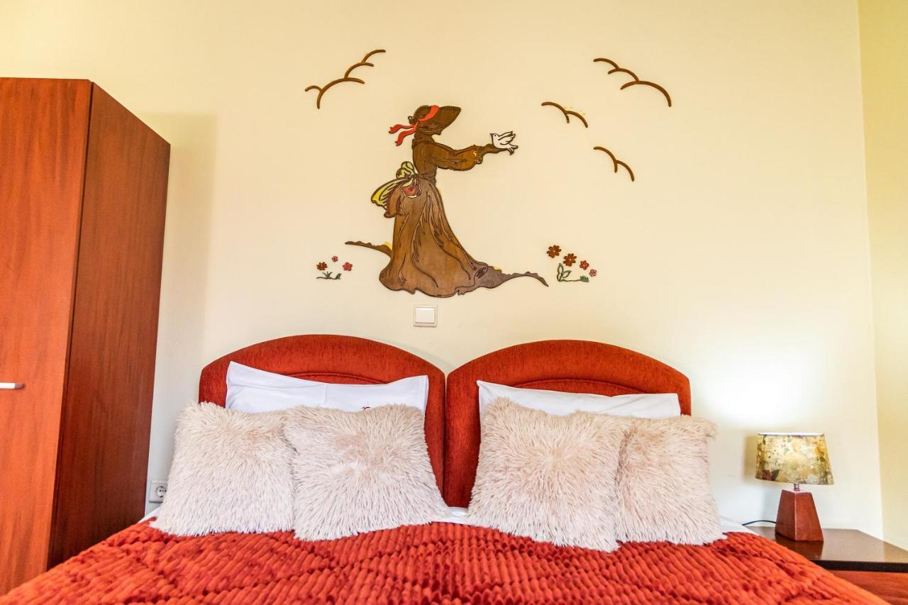 Enastron Hotel Kalavryta Eksteriør billede