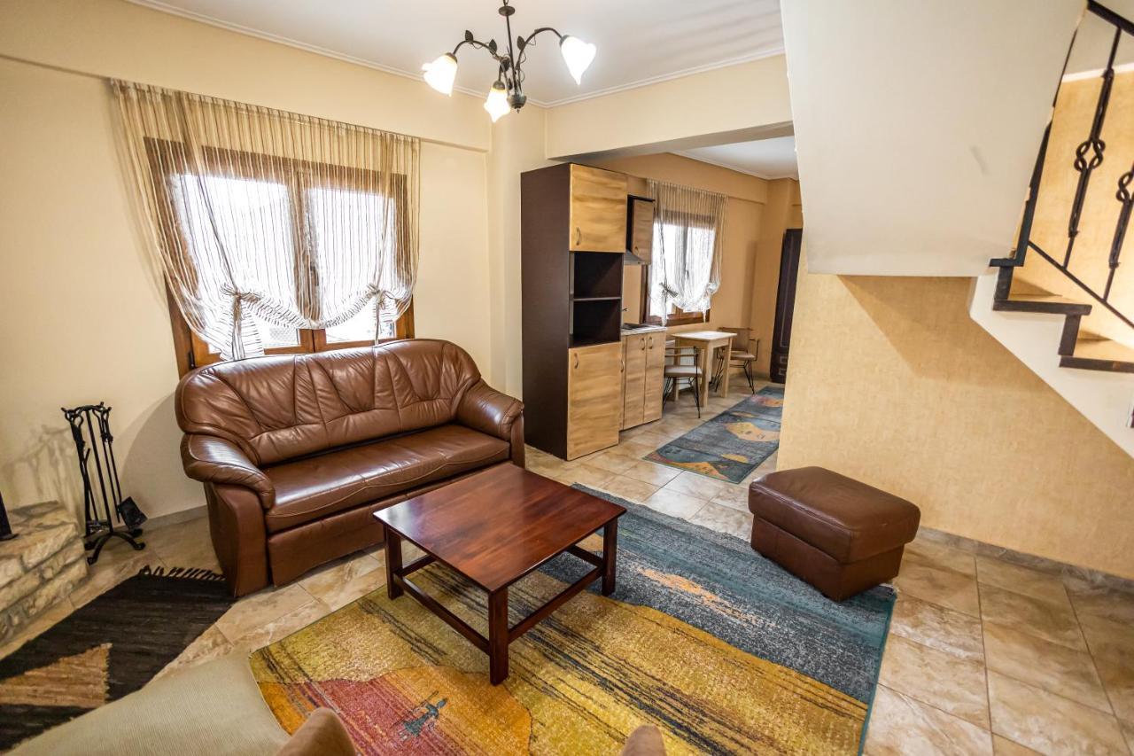 Enastron Hotel Kalavryta Eksteriør billede